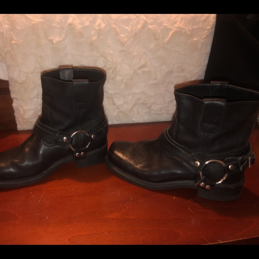 Motorcycle riding boots